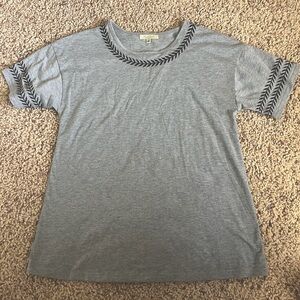 Small gray embroidered T-shirt